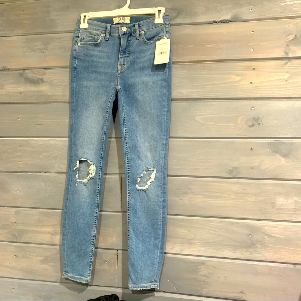 Free top- Free People Busted Knee Jeans